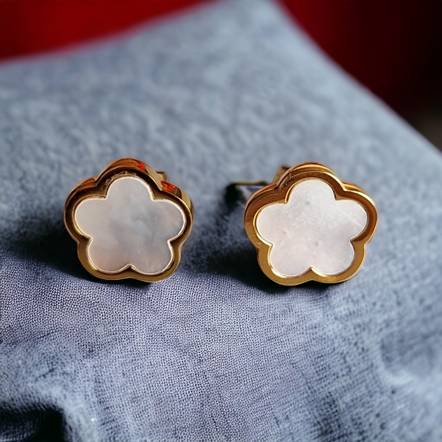 Aretes Lara Flor Dorada