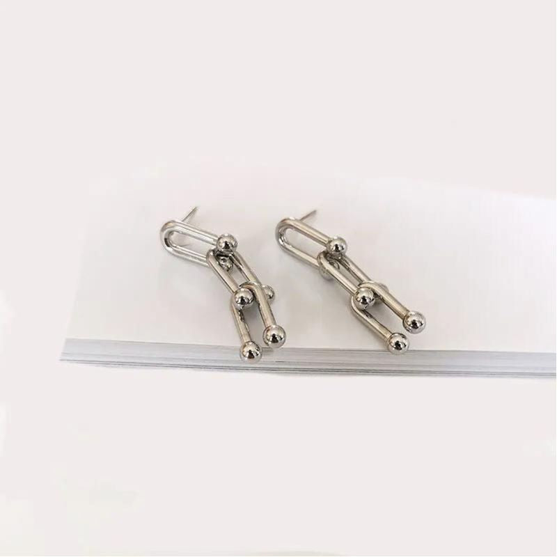 Aretes Clara Doble U