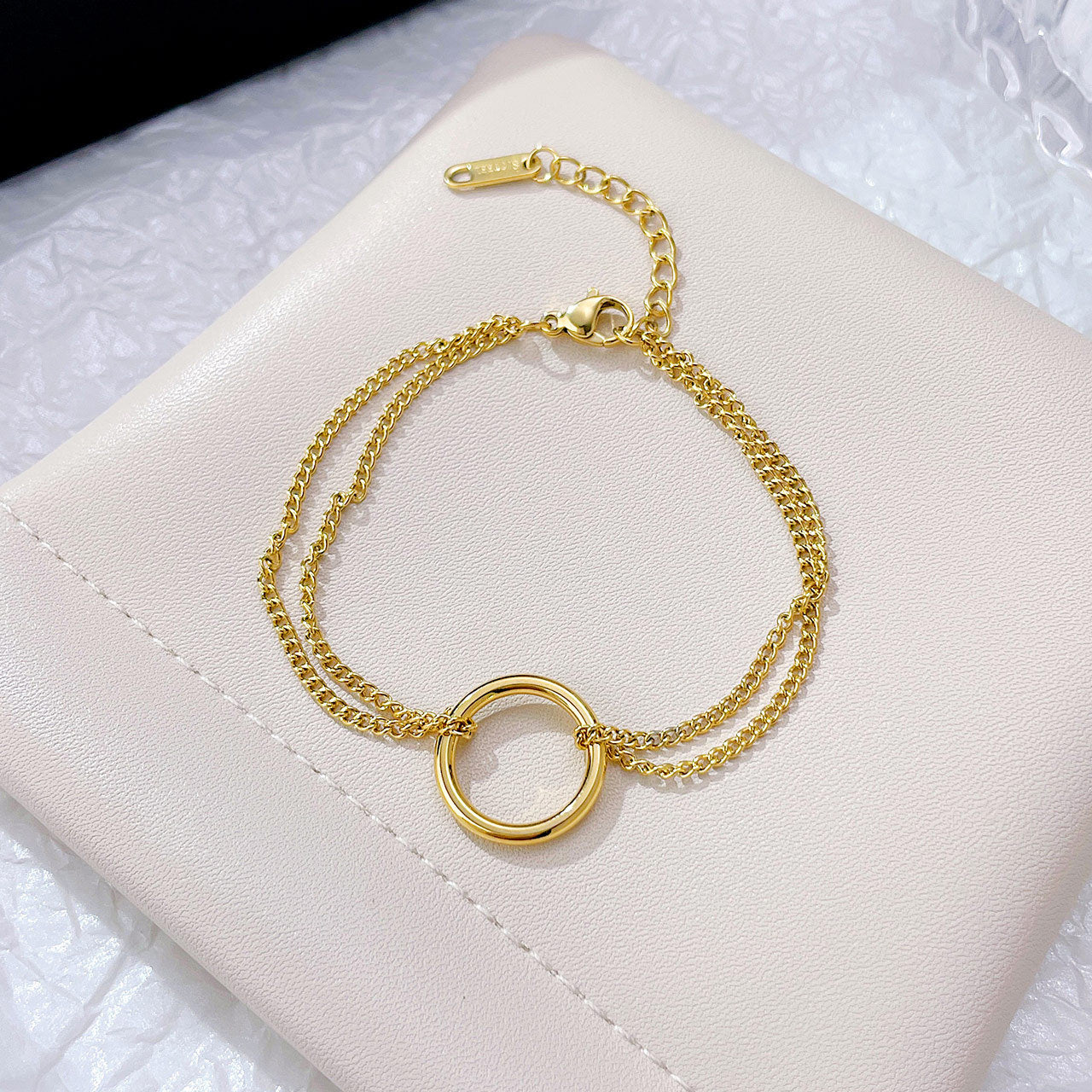 Pulsera Adara Aro Color Oro Y Plata