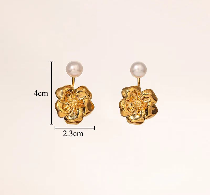 Aretes Clemencia Color Oro