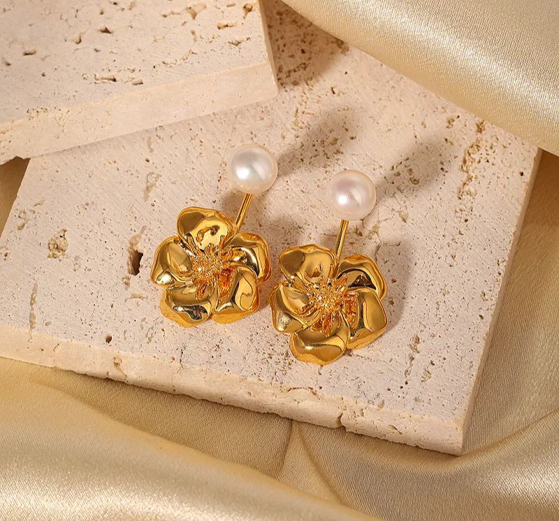 Aretes Clemencia Color Oro